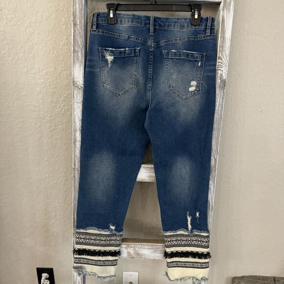 Anthropologie Chelsea & Violet Women’s Cropped Jeans Embroidered Hem  Size 31 - Picture 3 of 7